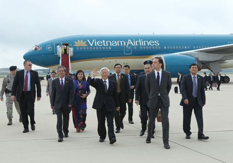 Tổng Bí thư Nguyễn Phú Trọng đến sân bay quân sự Andrews ở thủ đô Washington DC.